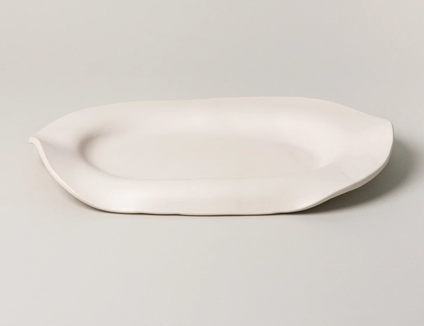 Manta Oval Platter, Alabaster